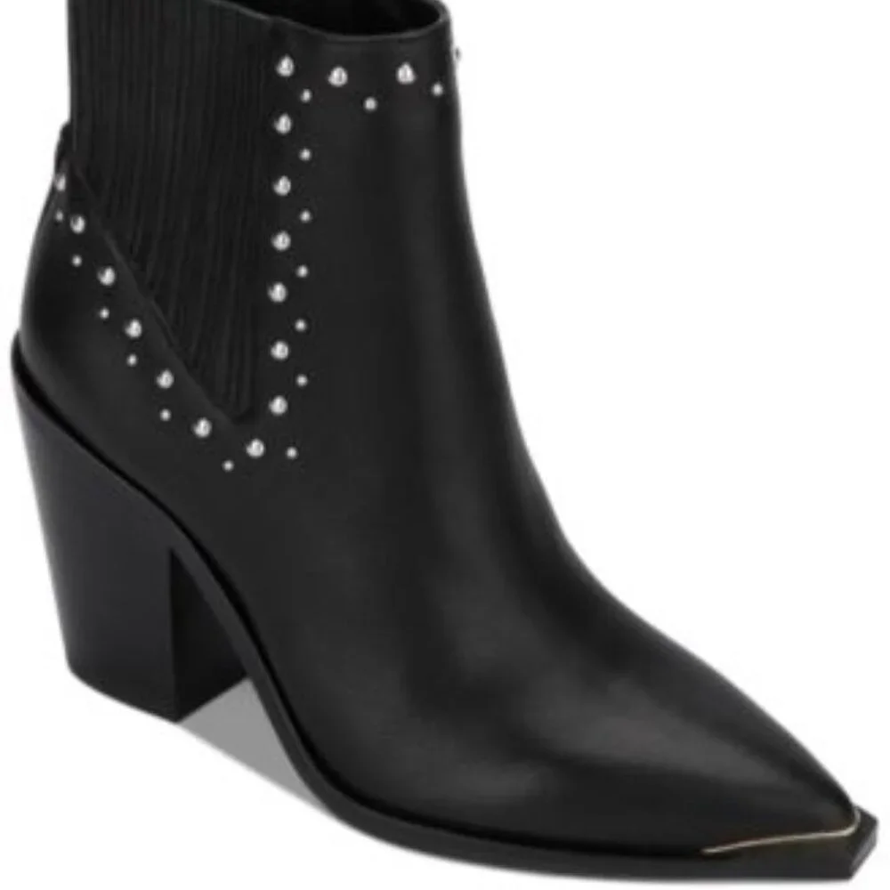Kenneth Cole Bynona /West Side Studded Leather Western Black Booties EUC sz 5.5